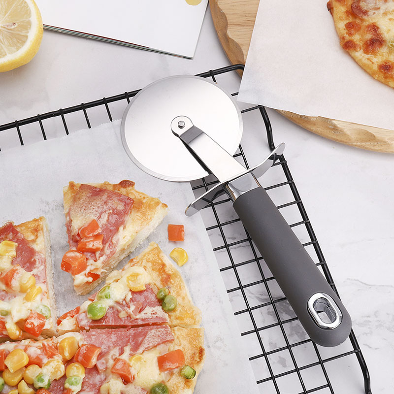 Pizza Slicer Multifunction pizza cutter with handle